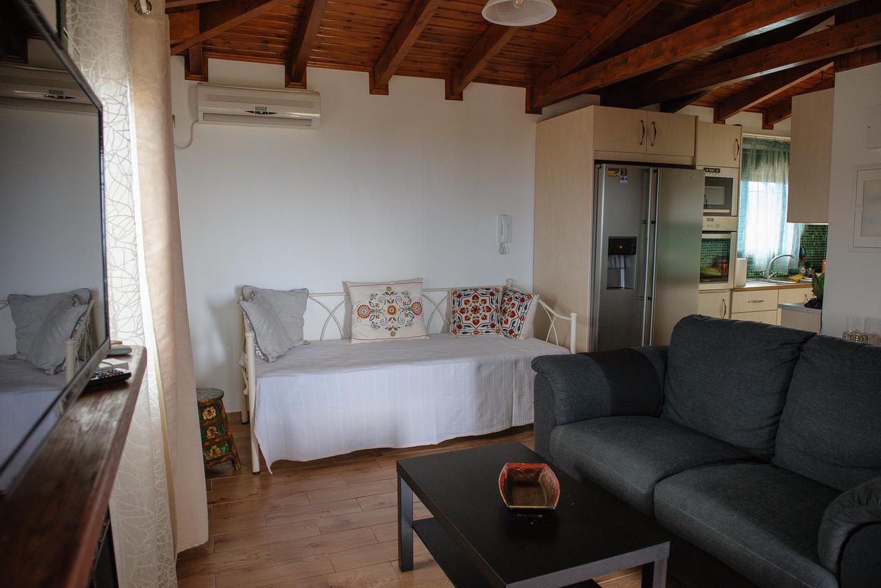 Artemis Sunrise Apartment Bagian luar foto