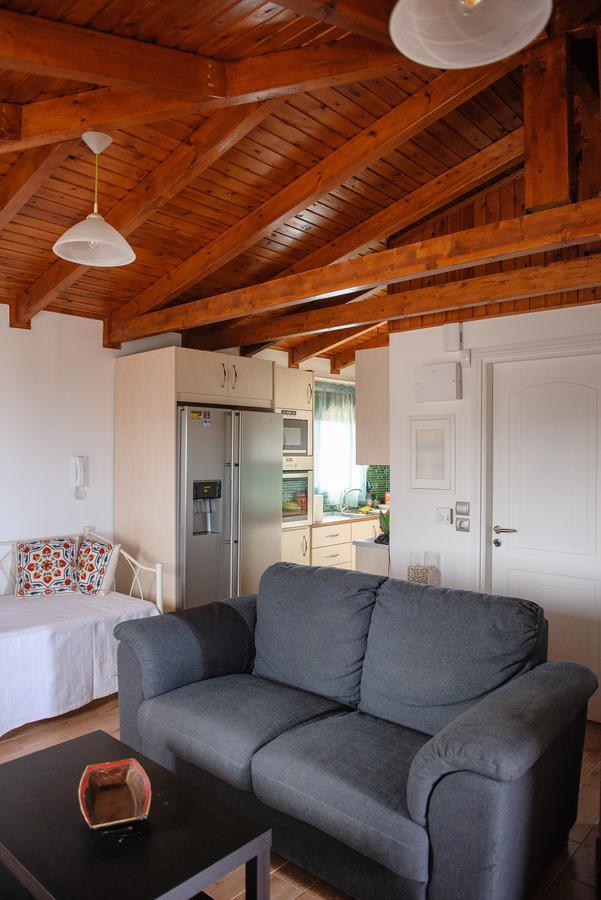 Artemis Sunrise Apartment Bagian luar foto
